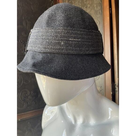 Scalla Collezione 100% Wool Black Cloche Hat with Buckle - Picture 2 of 4